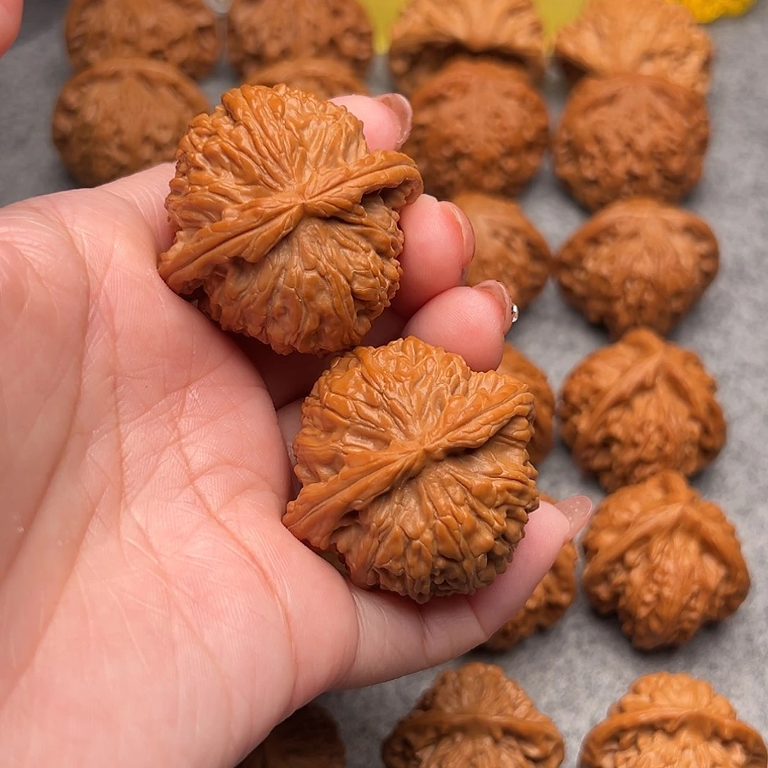 把件文玩核桃精品粗棱白狮子43全品重45克