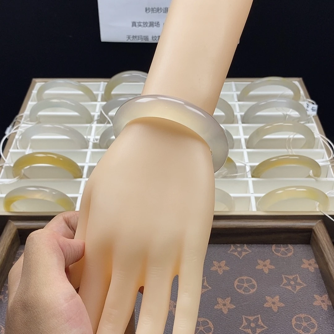 ****玛瑙/玉髓未镶嵌手镯