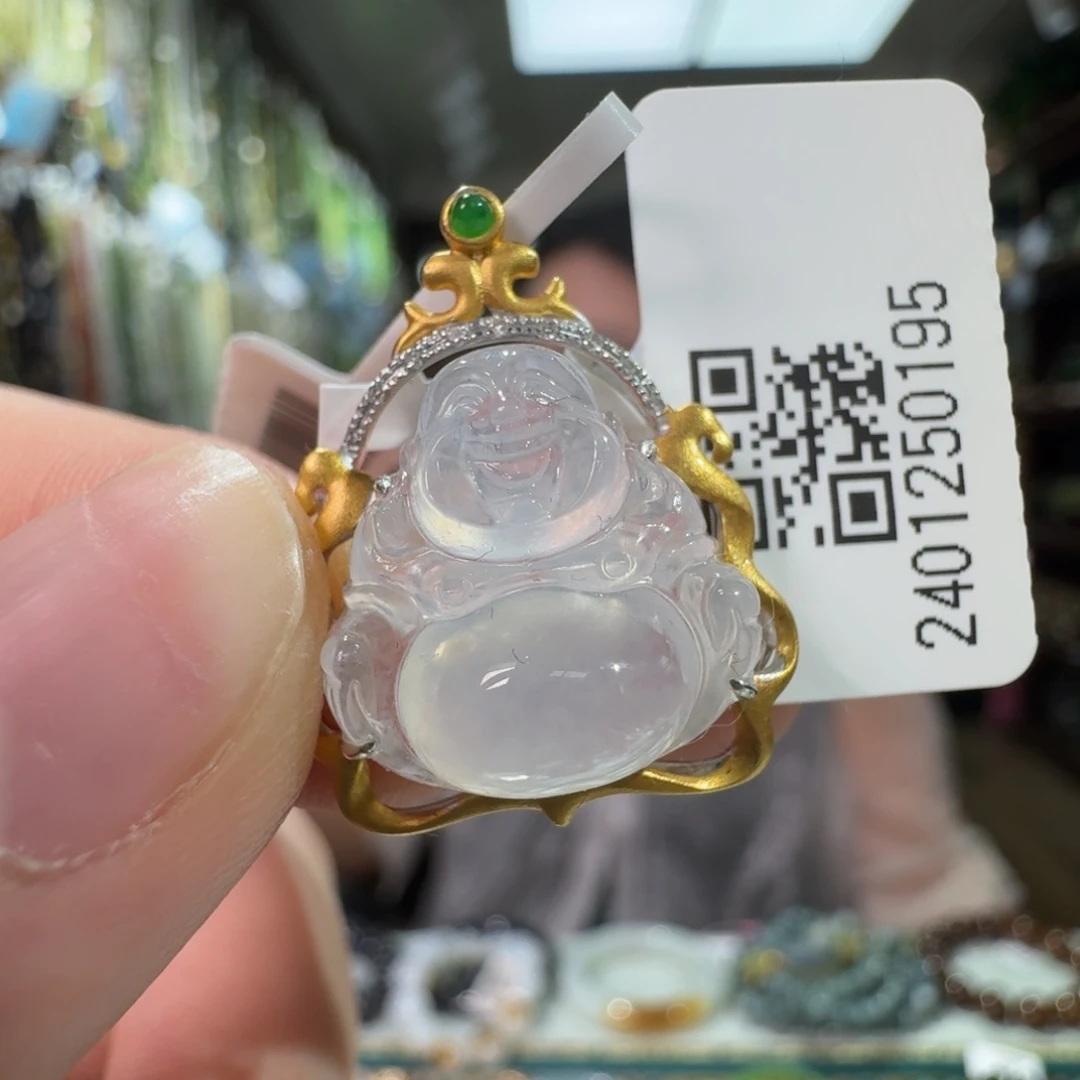 翡翠18K金镶嵌颈饰吊坠