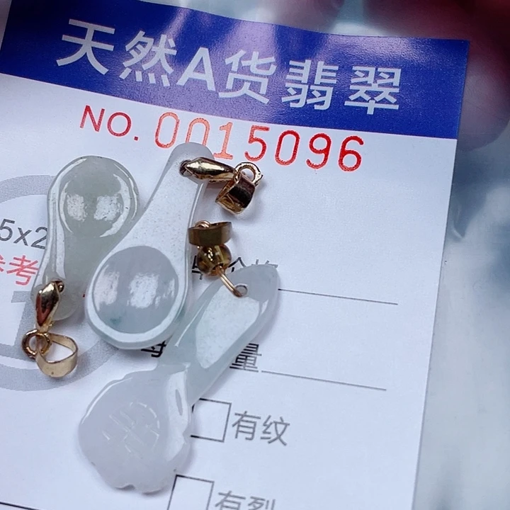 吊坠(赠链)未镶嵌翡翠