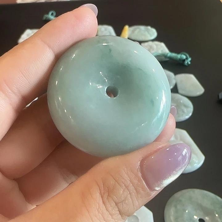 翡翠未镶嵌颈饰面包扣