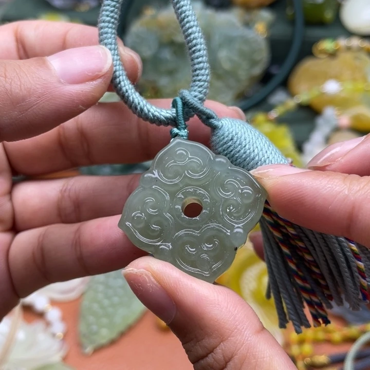 蛇纹石玉未镶嵌吊坠