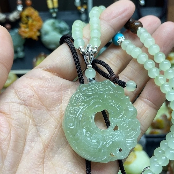 蛇纹石玉未镶嵌颈饰