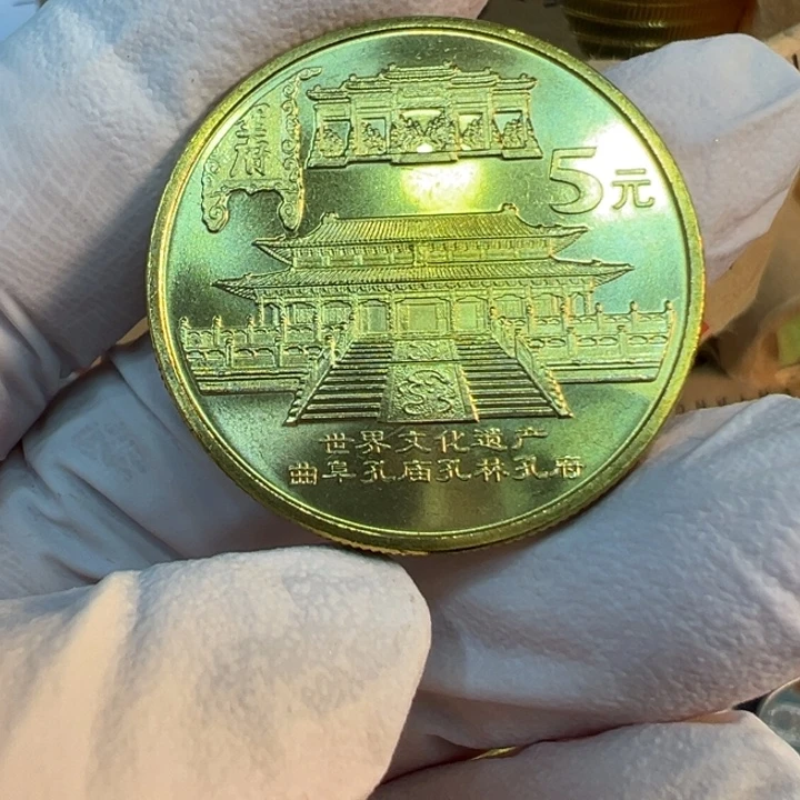 其他普通金属三孔纪念币一枚扣盒