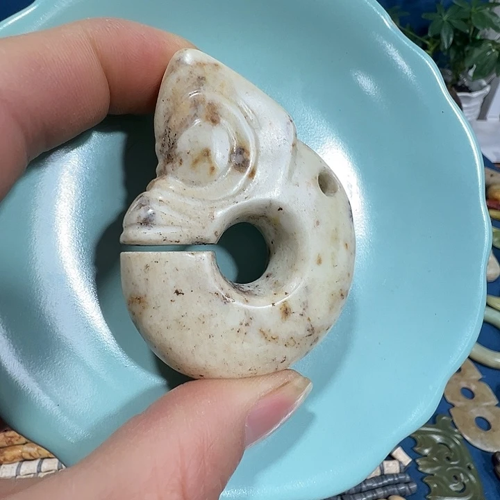 透闪石质玉未镶嵌挂件