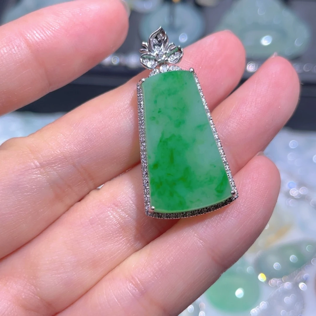 颈饰18K金镶嵌翡翠翡翠