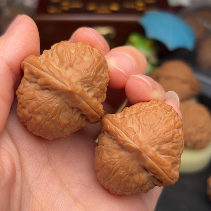 文玩核桃吊坠舍利35