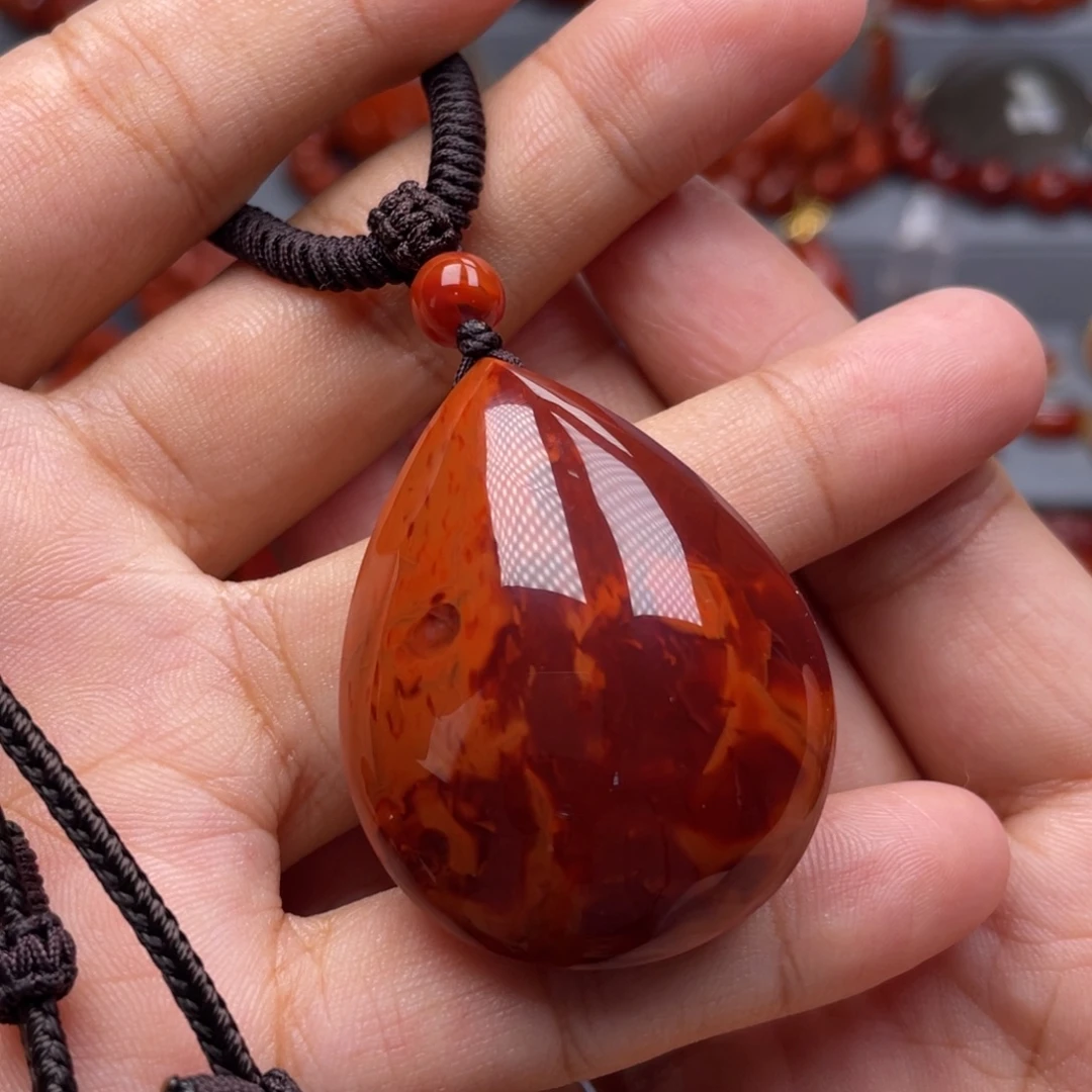 南红玛瑙未镶嵌珠宝奇石水滴吊坠