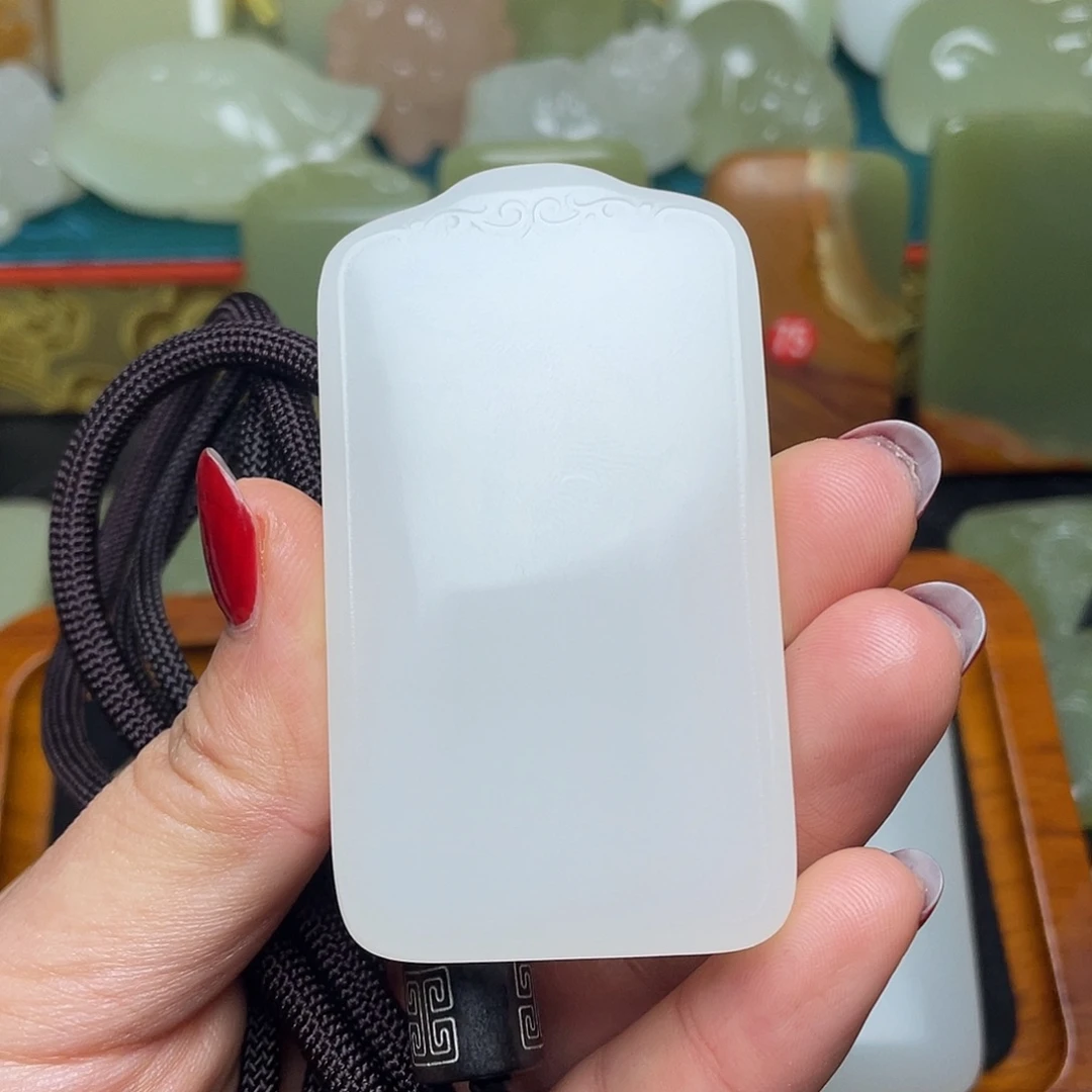 张***庆玉方形平安雕刻小摆件