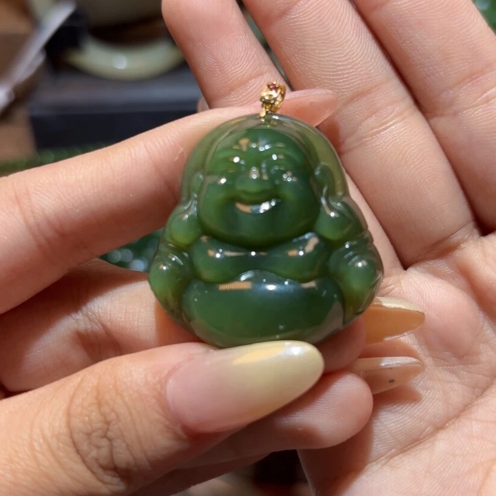 颈饰18K金镶嵌和田玉（碧玉）