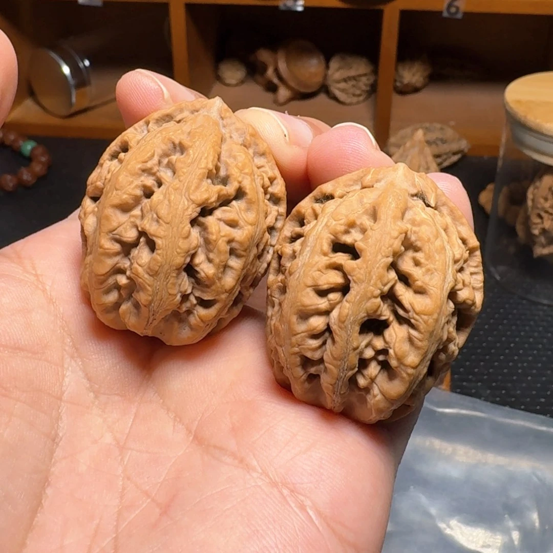 文玩核桃把件东北楸子南疆石