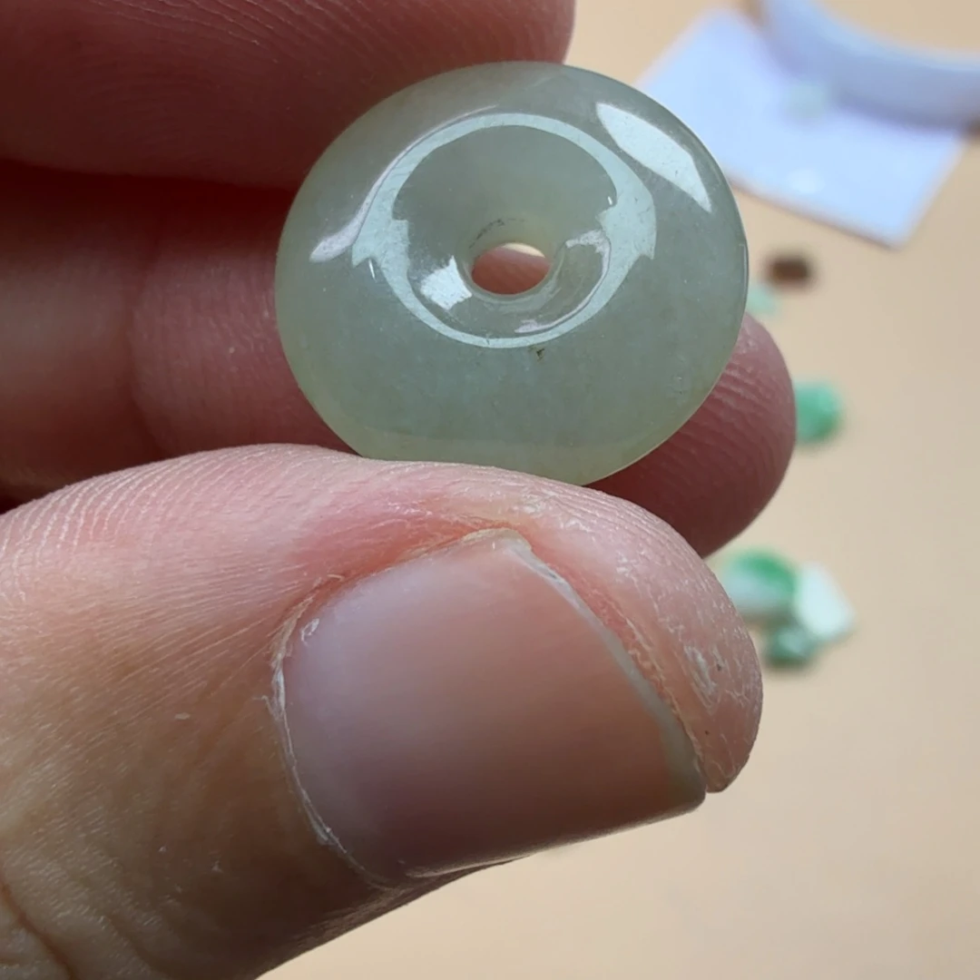 翡翠未镶嵌颈饰004