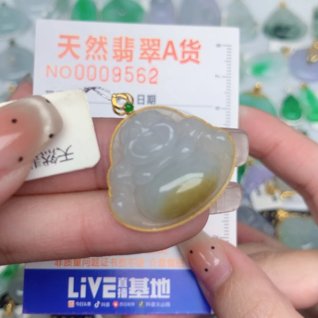 翡翠18K金镶嵌颈饰佛公