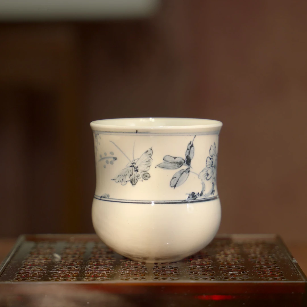 宴心谈|梦蝶白瓷马蹄杯可乐杯握心杯300ml景德镇陶瓷纯手工主人杯
