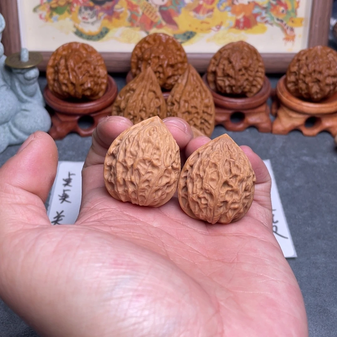 文玩核桃吊坠?**?福利金牛