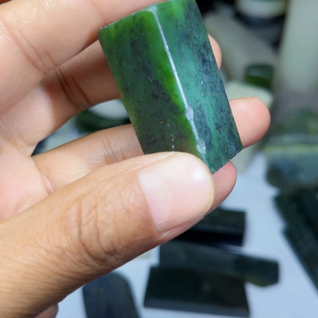 未镶嵌和田玉（碧玉）珠宝半成品