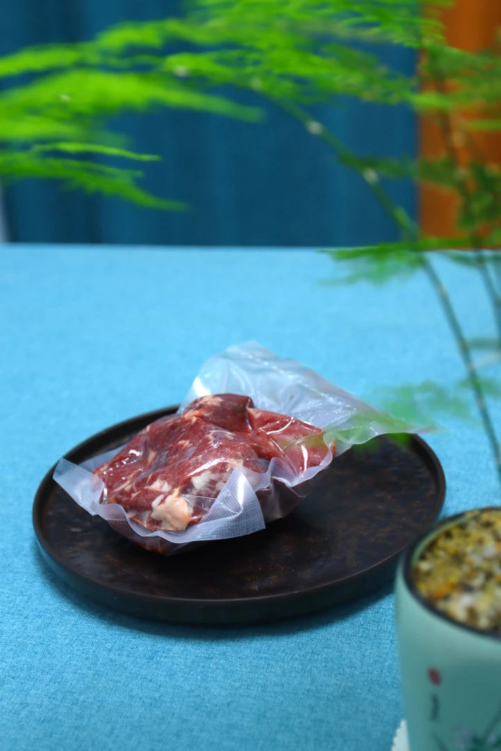 (清真)正宗秦川牛腿肉适合红烧、清炖、烧烤1斤真空包装发货