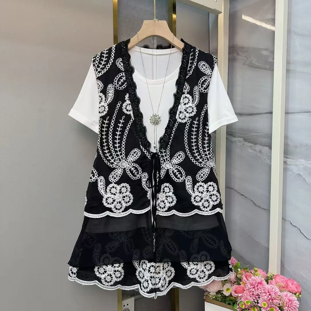 大码女装夏季新款马甲上衣短裤套装时尚显瘦洋气三件套绣花国风潮