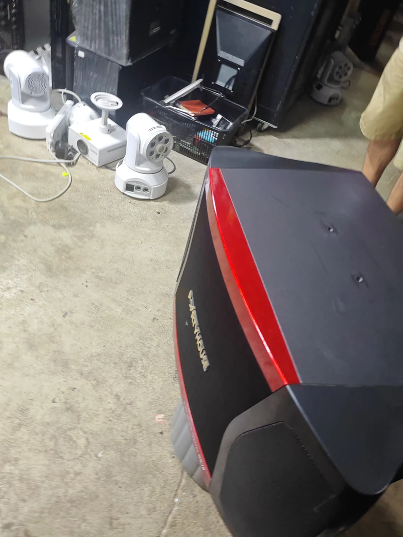 不包邮，12寸卡包音箱一对，包好用，不支持七天无理由退货