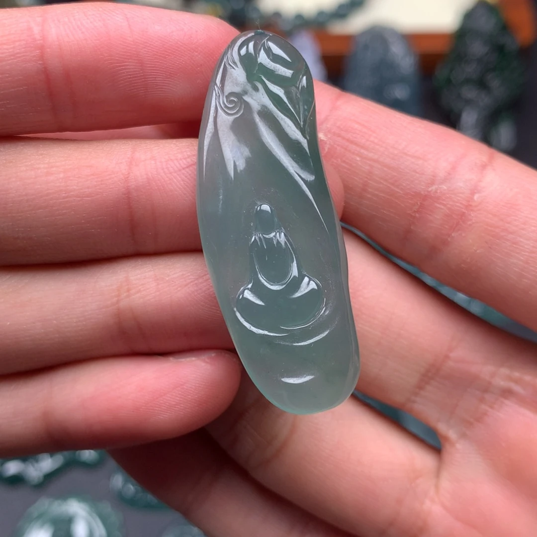 翡翠未镶嵌颈饰悟道