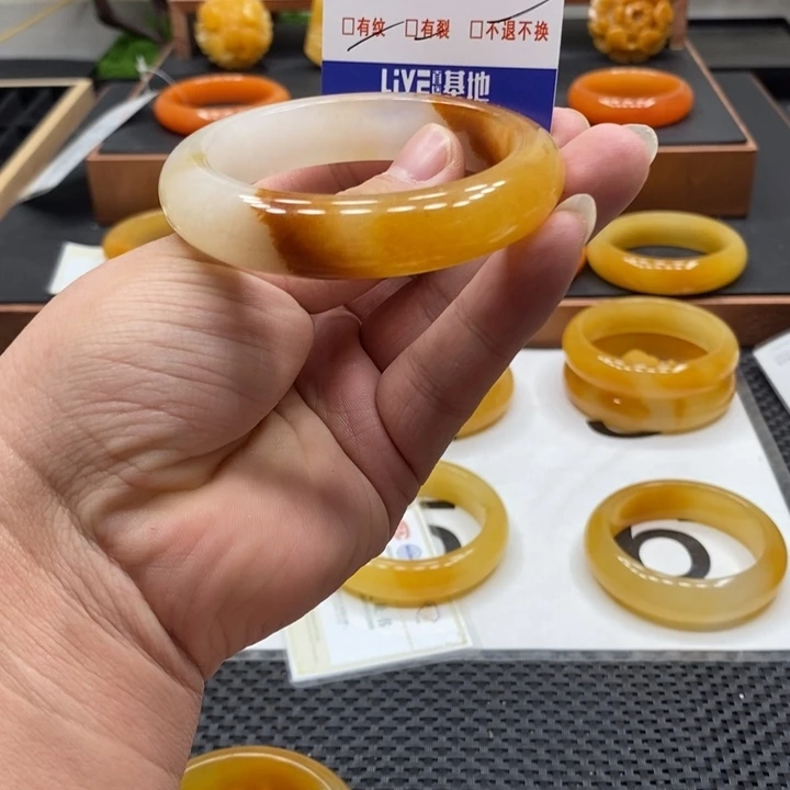 石英质玉（黄龙玉）手镯未镶嵌?****）