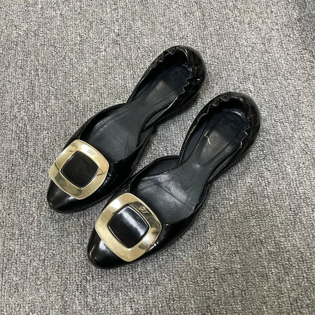 95新 Roger Vivier/罗杰·维威耶 Chips 金属搭扣单鞋  37码/7023