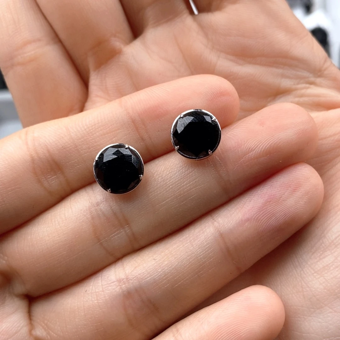 颈饰18K金镶嵌翡翠中***音耳钉