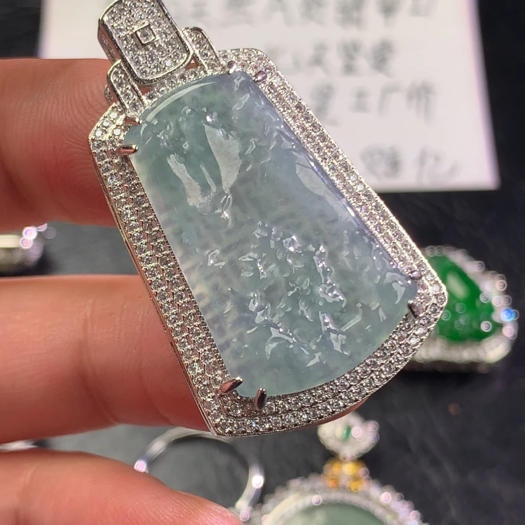 翡翠未镶嵌颈饰梦中情山