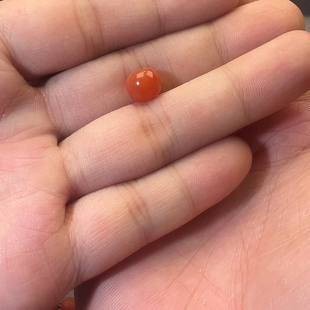 阅***色南红玛瑙未镶嵌珠宝奇石老型8.8mm