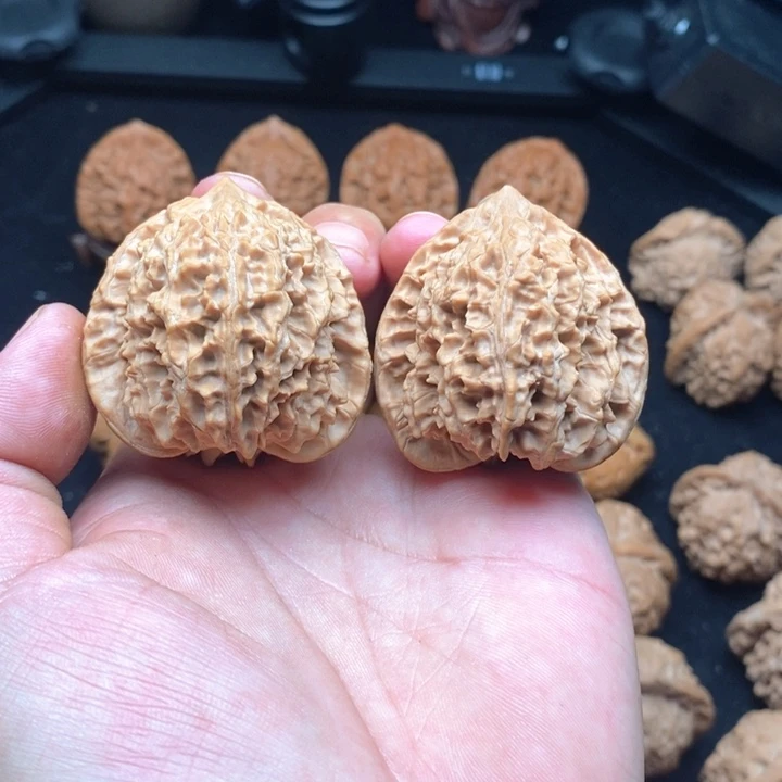 冬***天文玩核桃吊坠野生