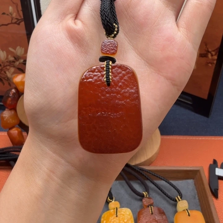 蜜蜡未镶嵌吊坠(赠链)