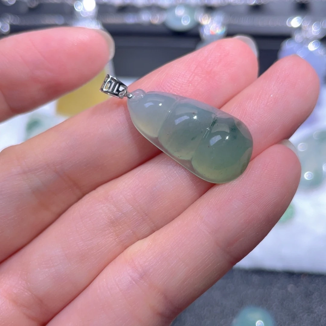 翡翠18K金镶嵌颈饰翡翠