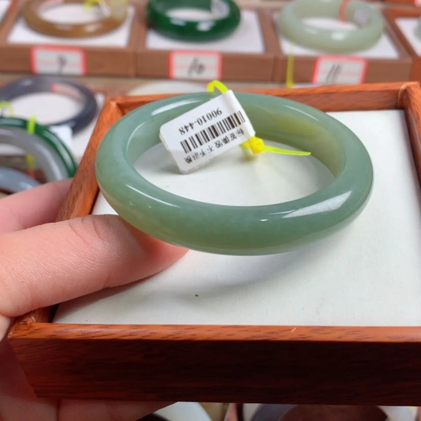 【闪购商品】和田玉手镯未镶嵌55