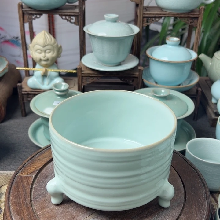 碗天青色三足尊微瑕