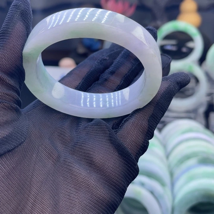 定制翡翠未镶嵌手镯