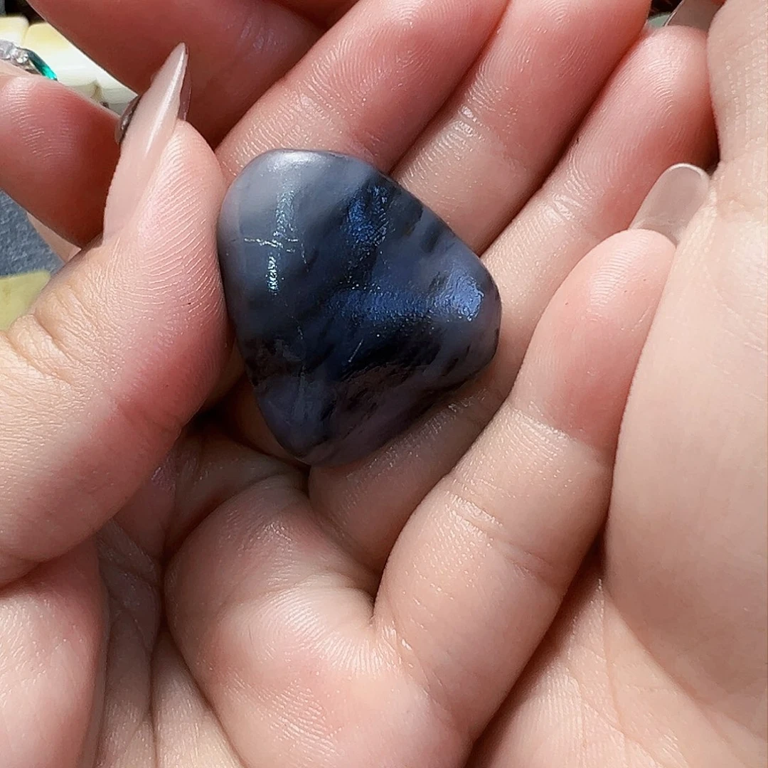 和田玉（糖玉）未镶嵌珠宝半成品茉***?