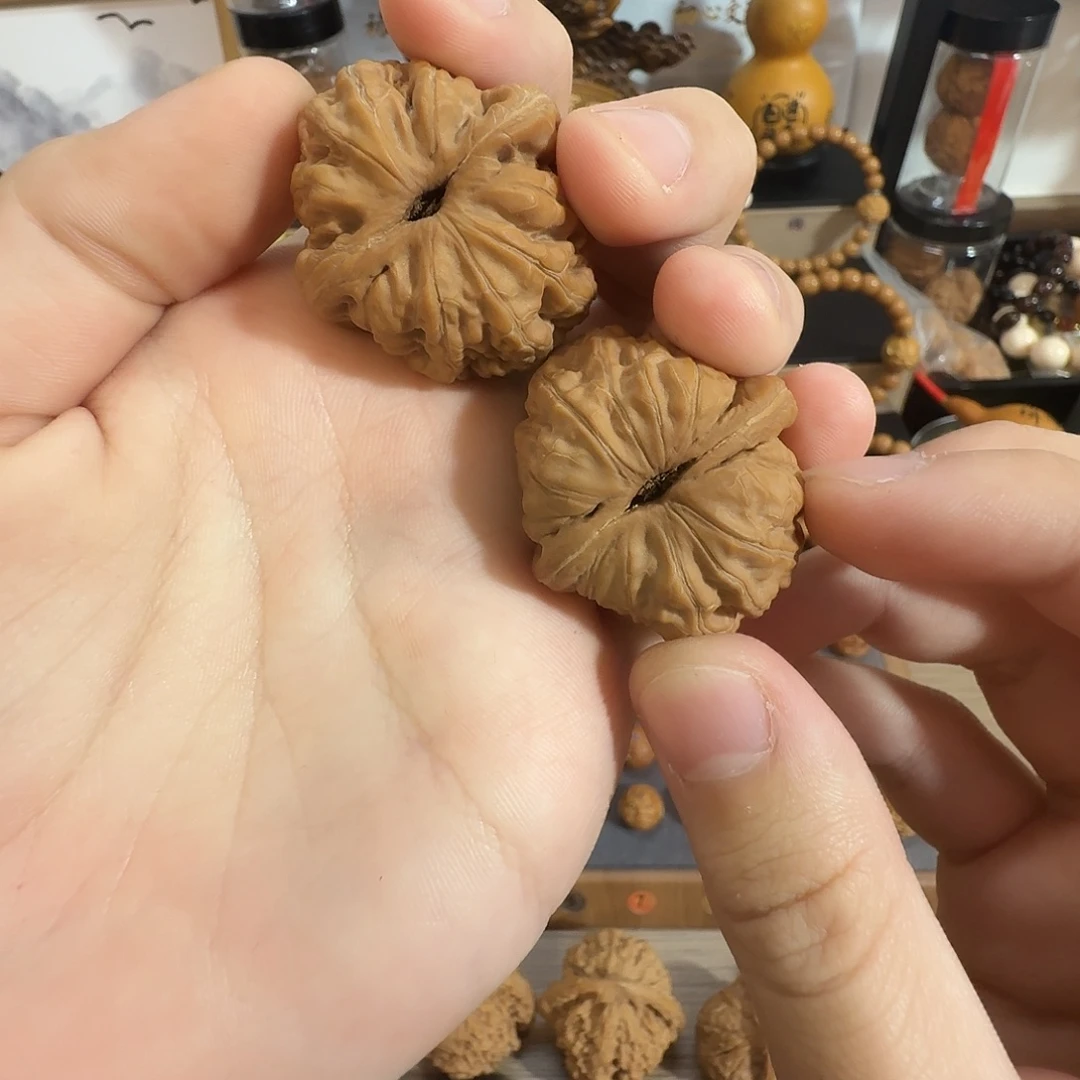 T***·猴头核桃吊坠一对39全品元宝