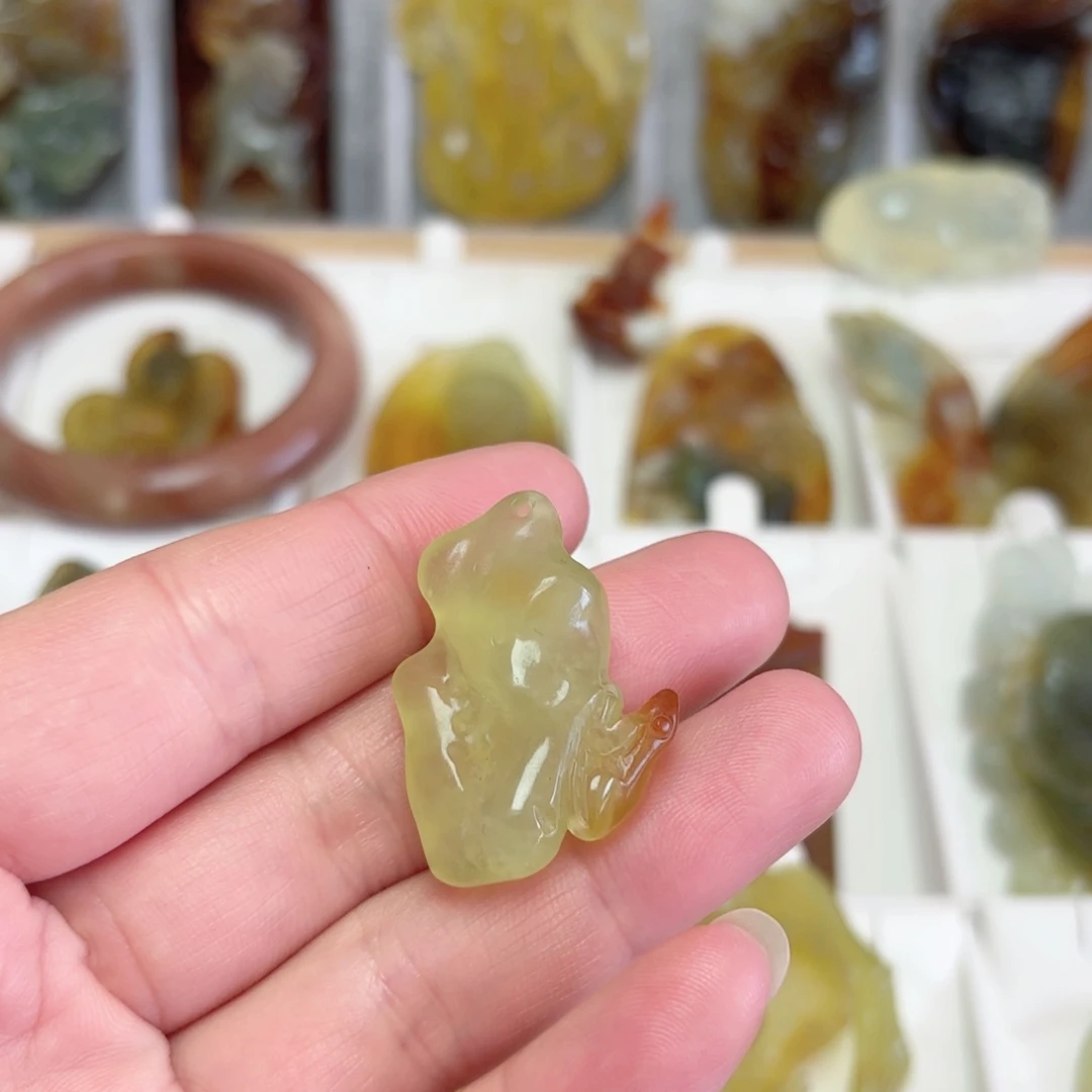 未镶嵌蛇纹石玉吊坠(不含链)