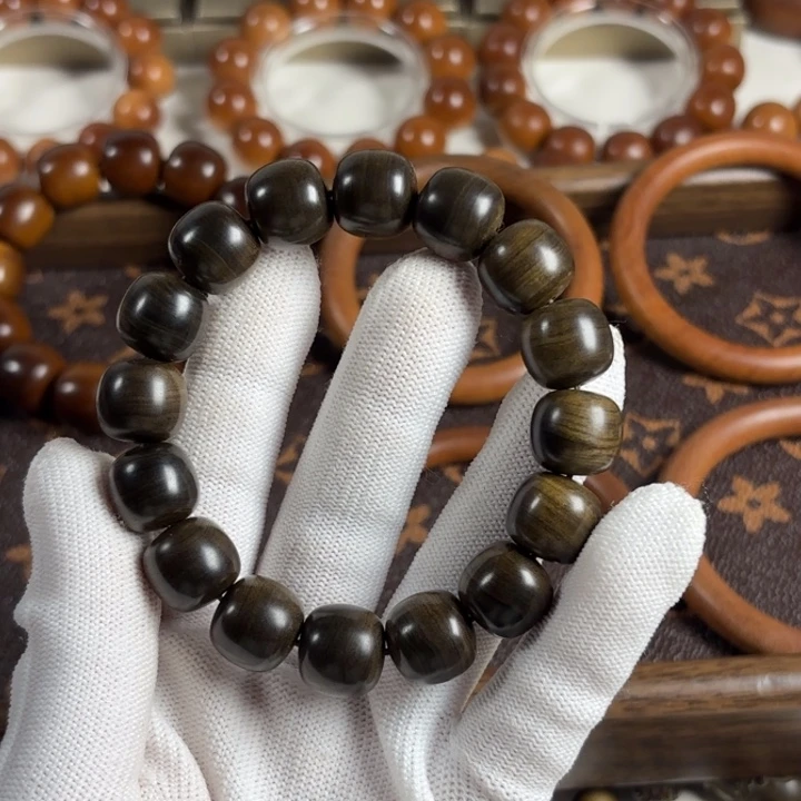 A***Q檀香木1314老山檀水阴沉奶香