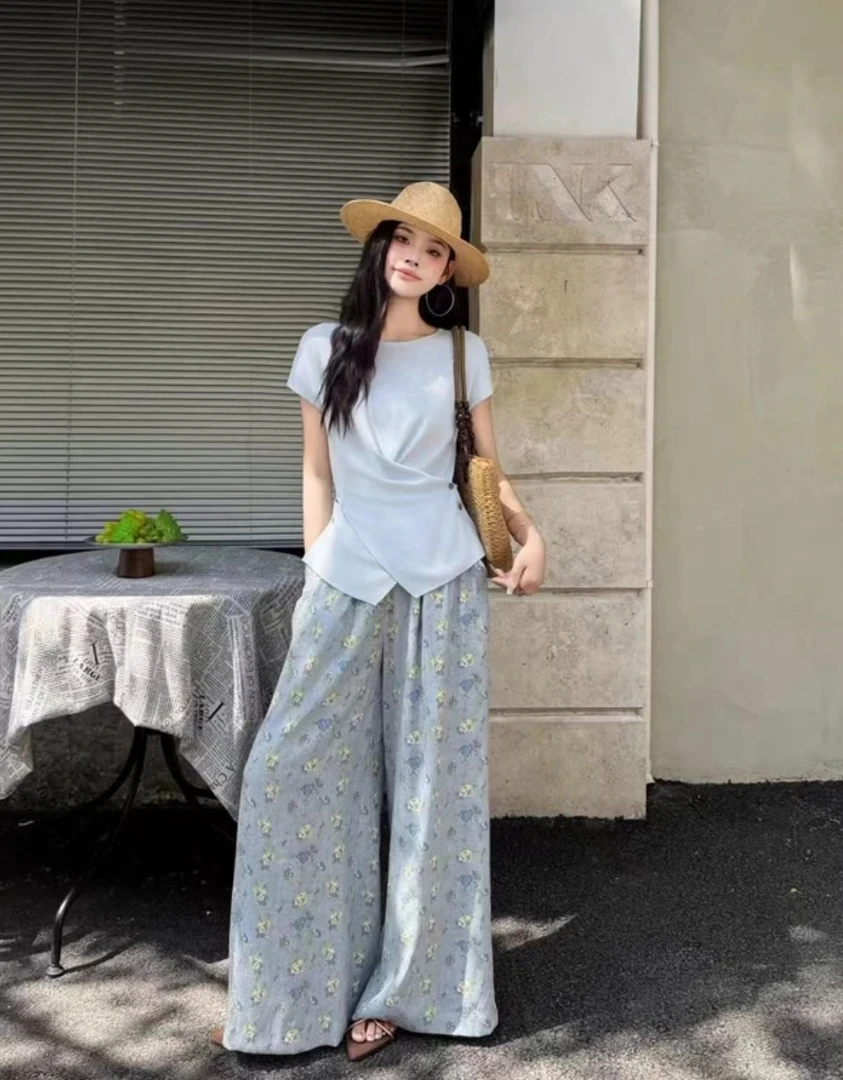 休闲碎花夏季新款设计感T恤配休闲裤洋气时尚减龄显瘦套装