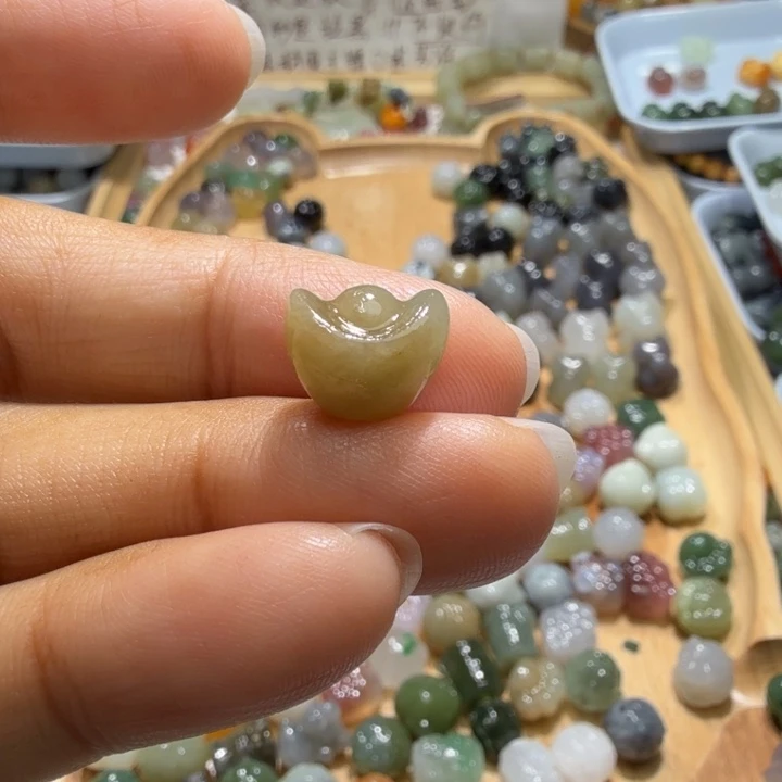 和田玉未镶嵌珠宝半成品