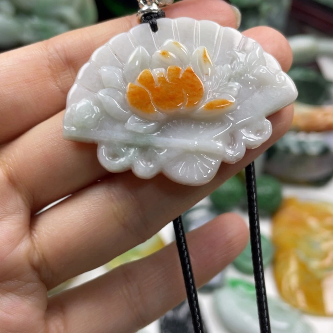 翡翠未镶嵌颈饰牌子