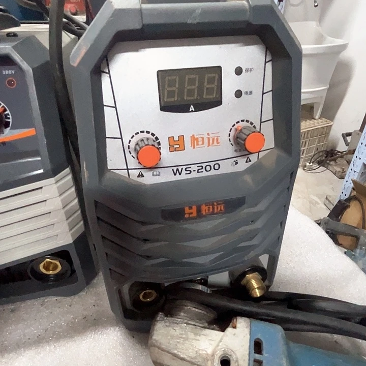 200型号氩弧焊机，220v