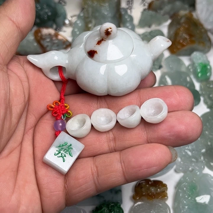 翡翠未镶嵌颈饰把把壶