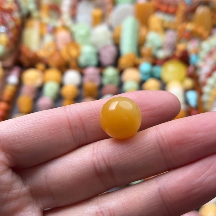 石英质玉（缅黄）未镶嵌珠宝半成品捡漏珠子