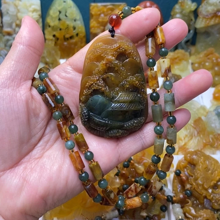 蛇纹石玉未镶嵌颈饰