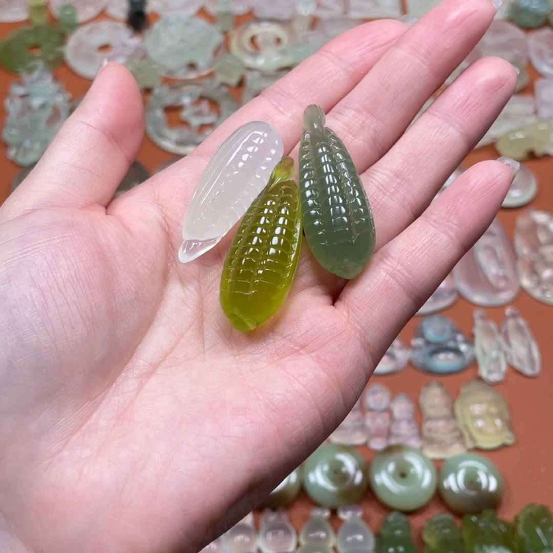 蛇纹石玉未镶嵌颈饰