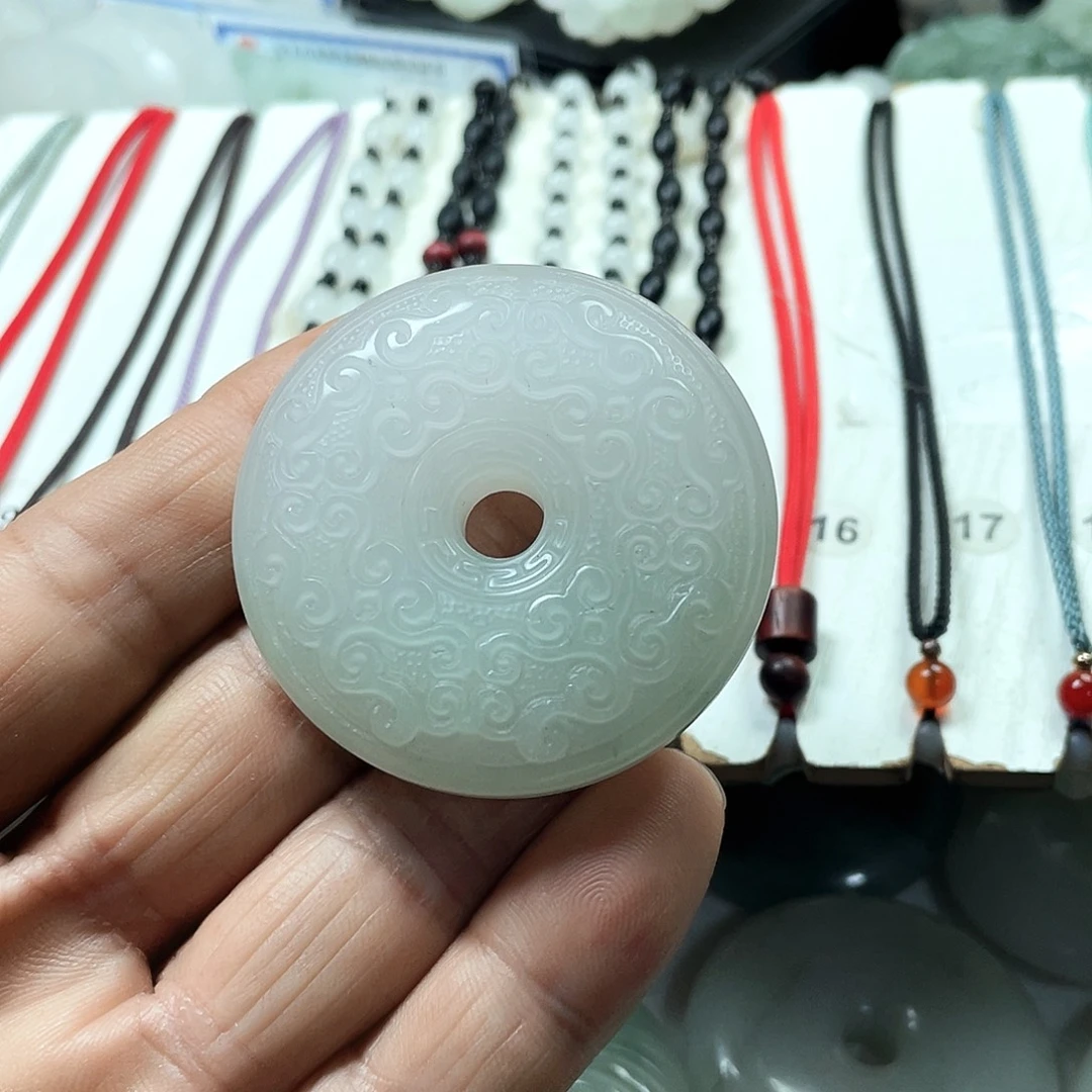 断***瘾石英质玉（天山翠）未镶嵌吊坠(不含链)