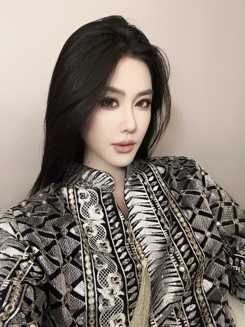 美女专属 美少女迪拜重工刺绣连衣 送打底衣