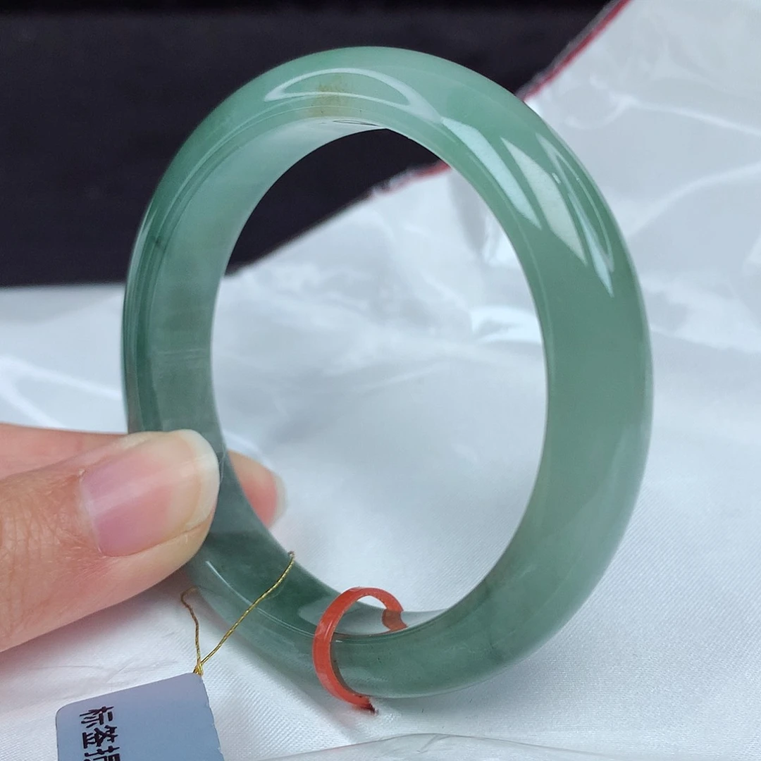 翡翠手镯未镶嵌是**呀54圈3258